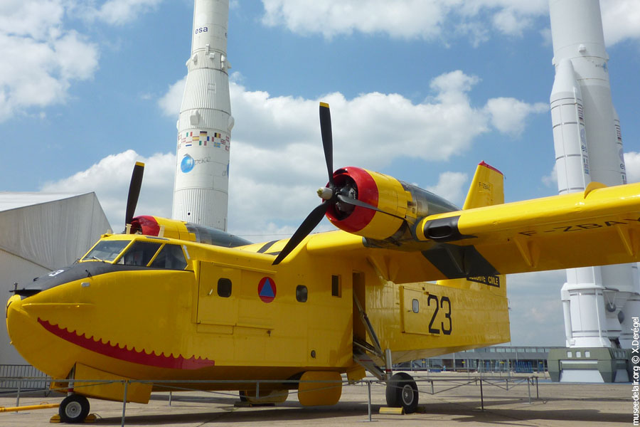 http://www.museeairespace.fr/wp-content/uploads/sites/2/2015/06/canadair-cl-215-03-musee-de-lair.jpg