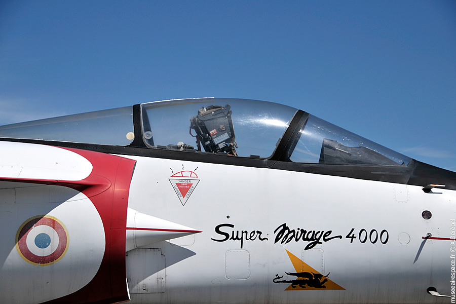 Fil rouge 2022 / Dassault * Mirage 4000 [Modelsvit 1/72] 01-super-mirage-4000-museeairespace-cote
