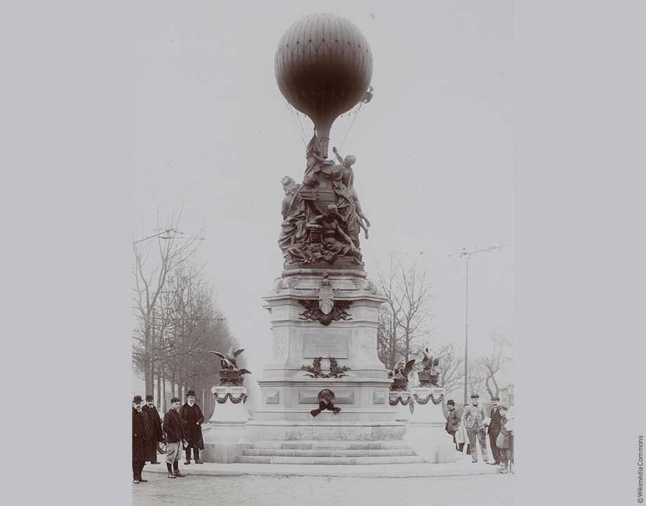 Agrandir Le monument aux Aéronautes de Frédéric-Auguste Bartholdi photographié par Jules Beau (1864-1932)